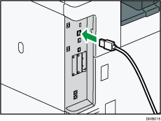 Illustrazione collegamento del cavo di interfaccia USB